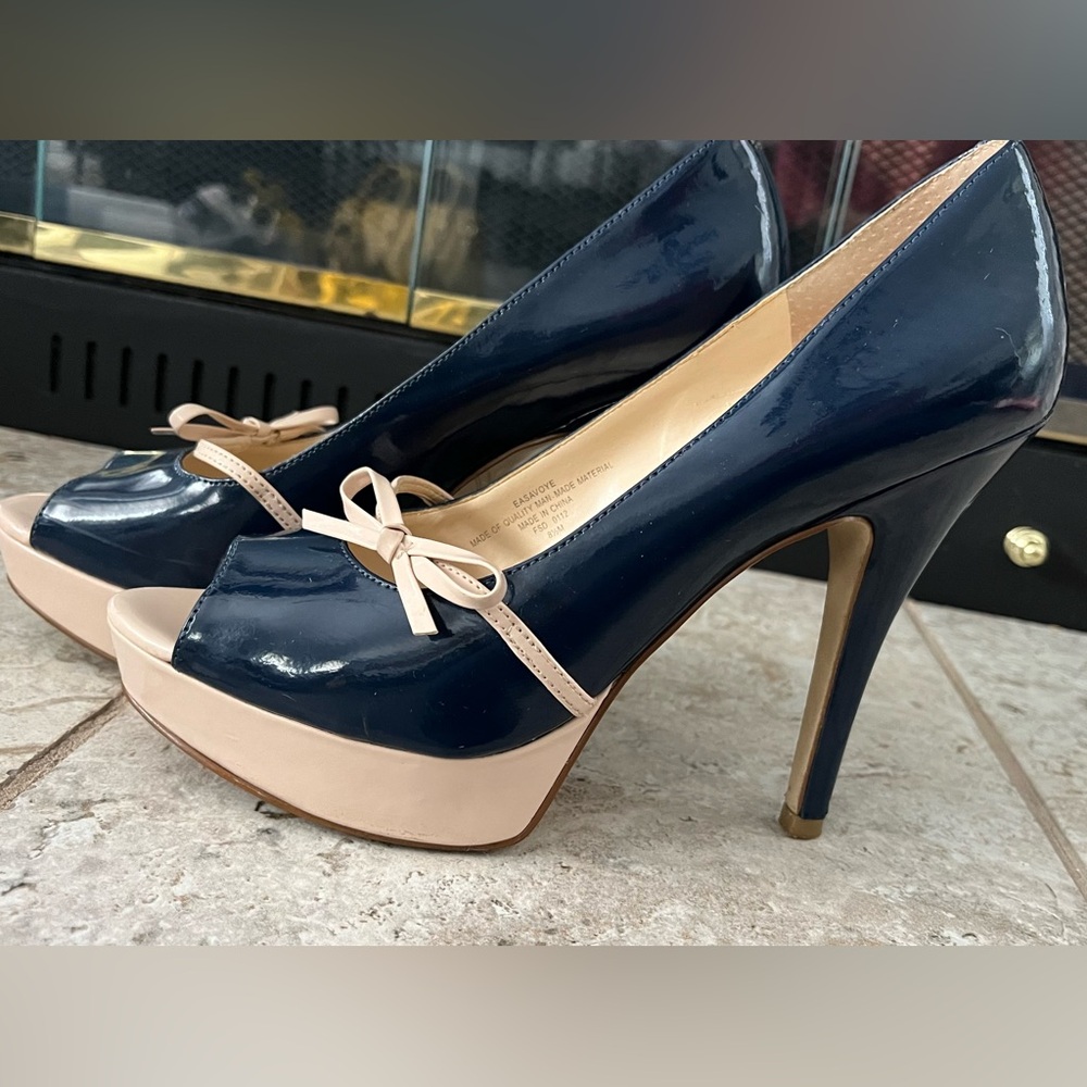 ENZO ANGIOLINI blue and beige patent bowl high heels with platform